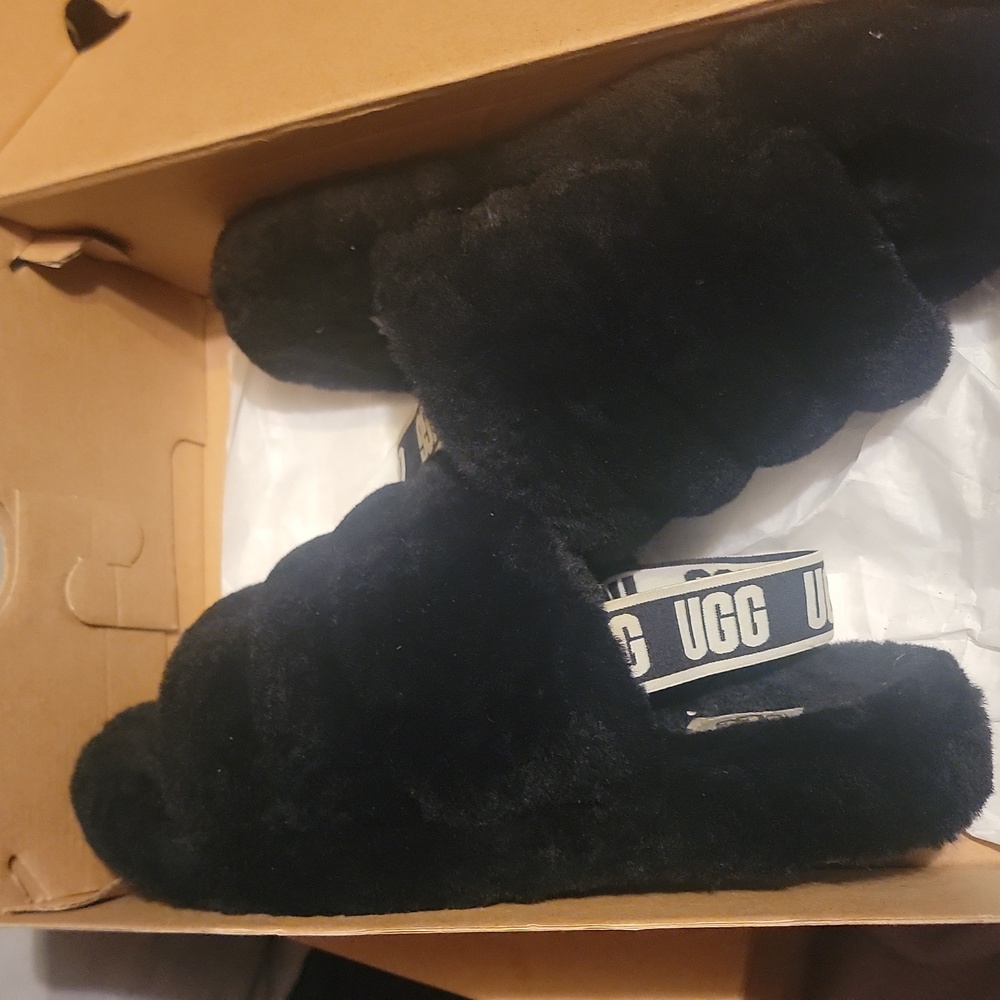 Ugg fluffy slides